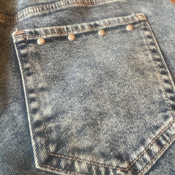 New Hollister High Rise Mom Jean Shorts with Silver Studs - Picture 9 of 16